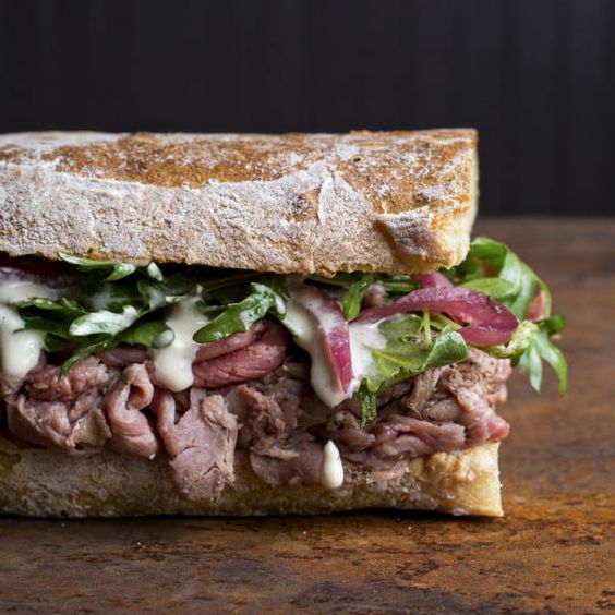 Bữa sáng sandwich, thịt bò với rau có nhiều lợi ích cho sức khỏe và giảm cân